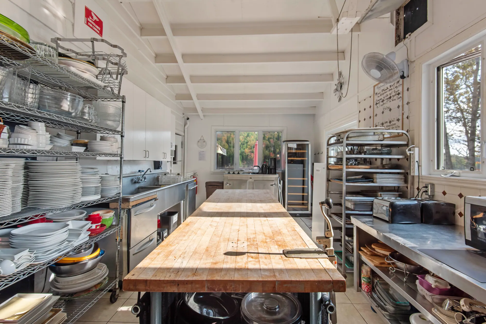 Cuisine commerciale — inox, plan de travail