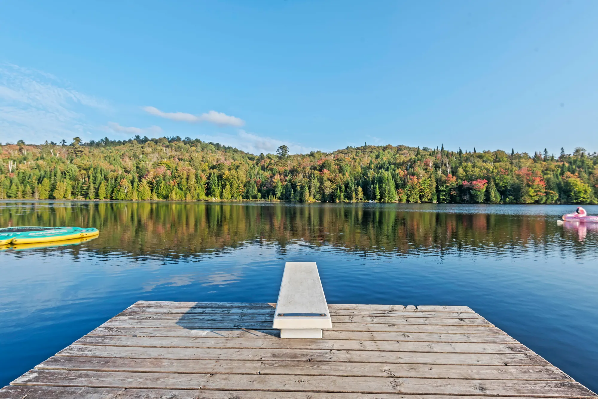 Plage & quai — lac au coucher du soleil